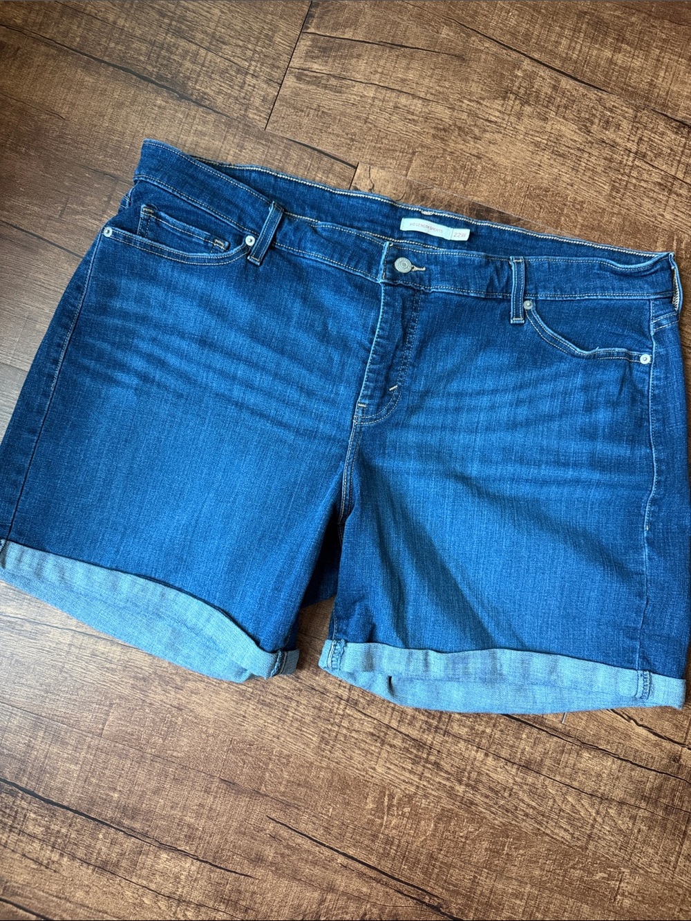 Levi’s mid length shorts